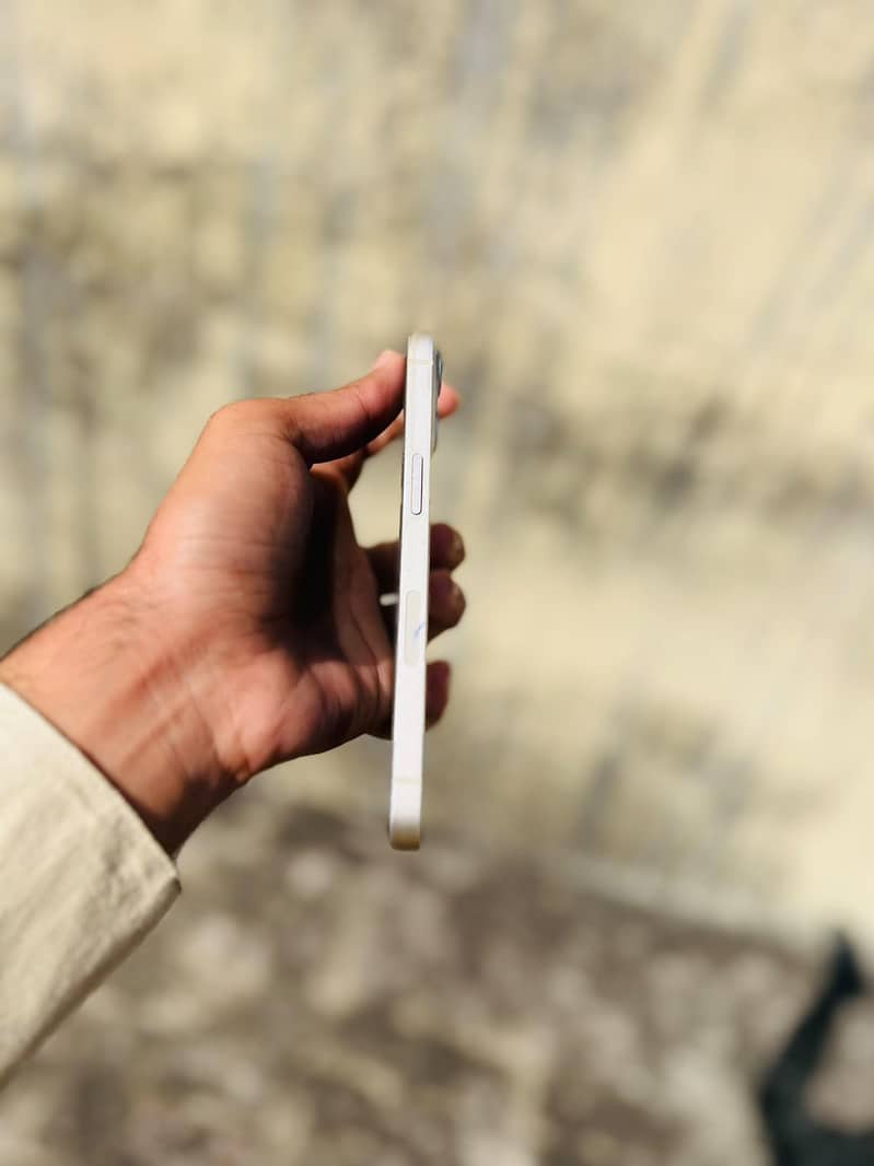 Apple iPhone 13 4