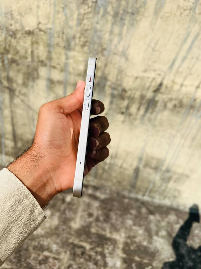 Apple iPhone 13 6