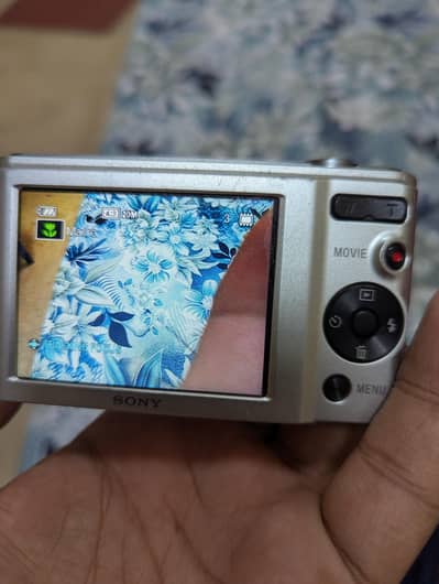 Sony Cybershot 20.1 mega pixel | Digital Camera Silver