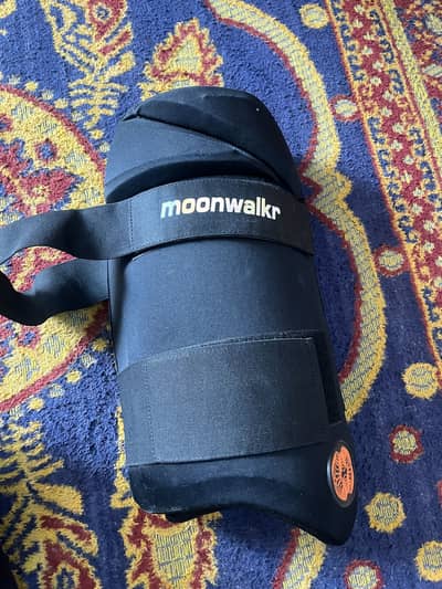 Cricket thai and cricket leg pads