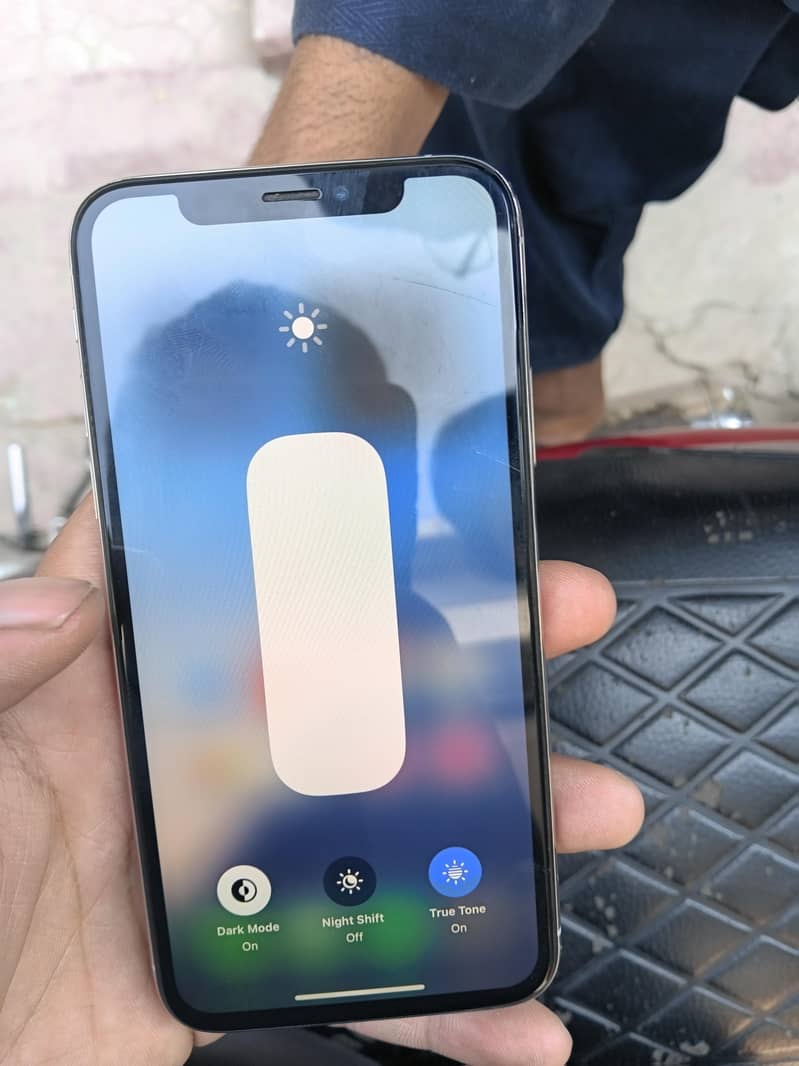 Apple iPhone XS 3