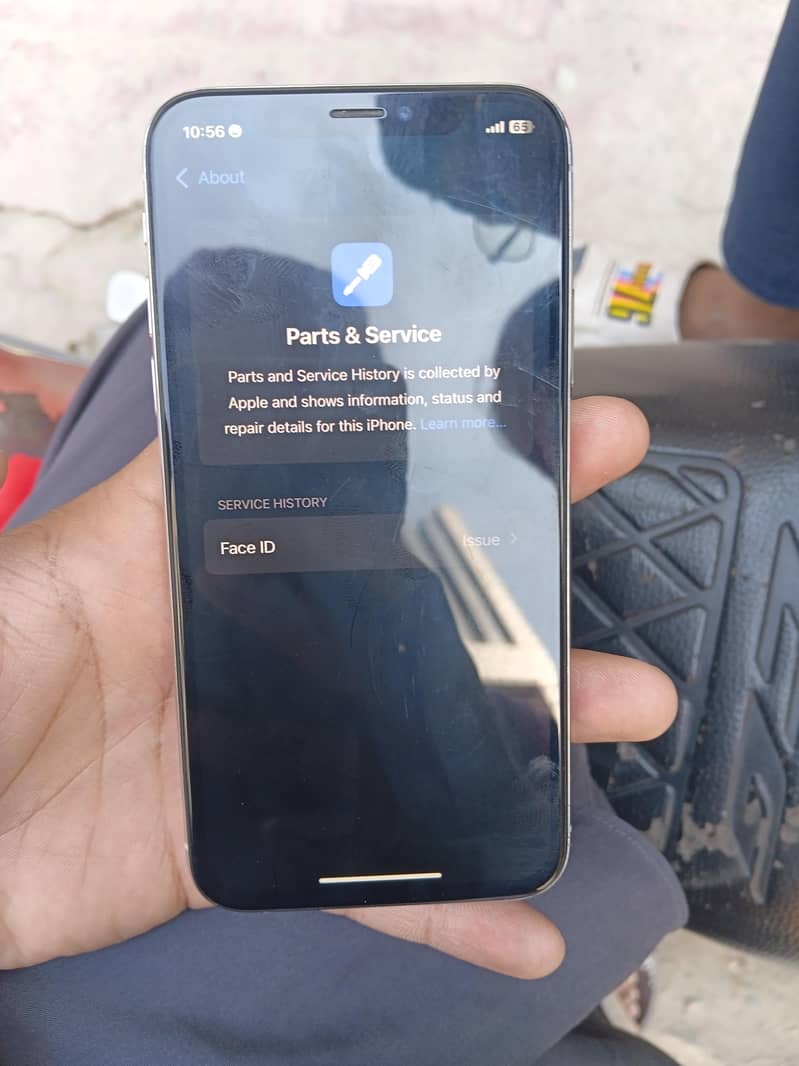 Apple iPhone XS 4