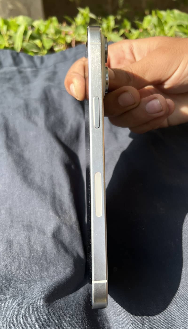 Apple iPhone 15 Pro Max 2
