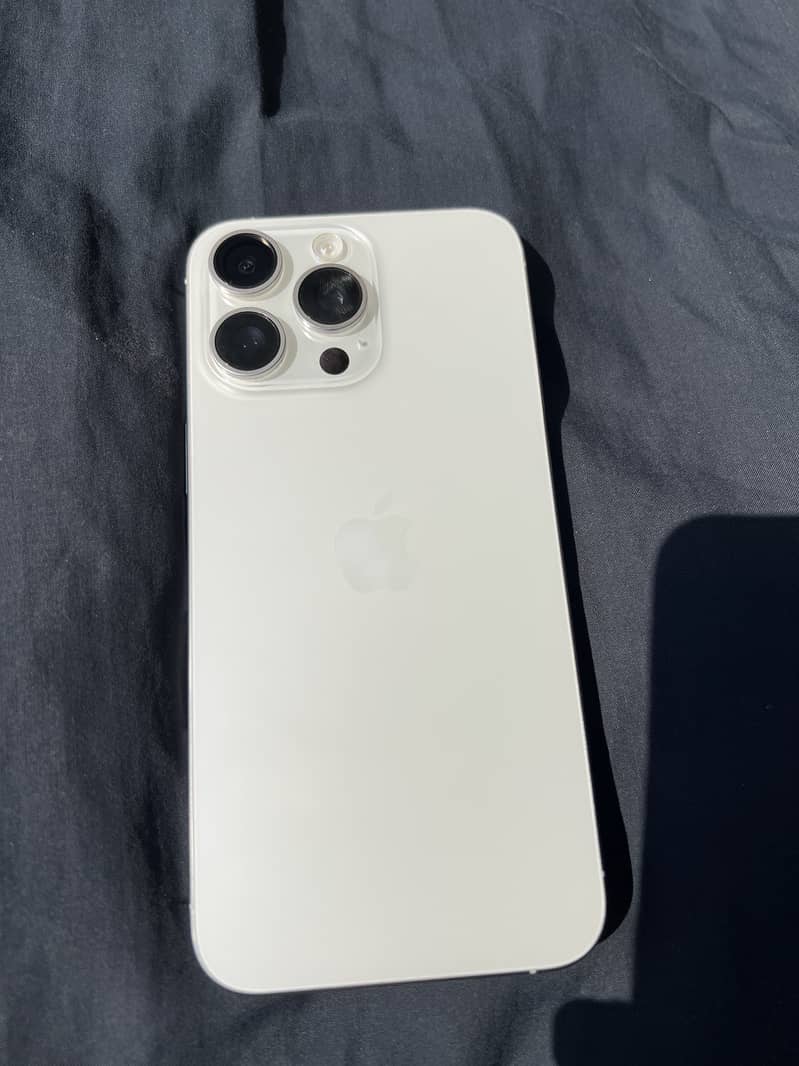Apple iPhone 15 Pro Max 3