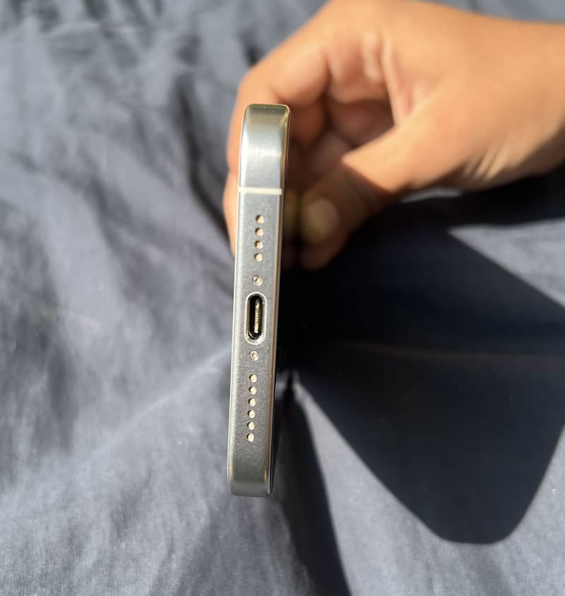 Apple iPhone 15 Pro Max 6