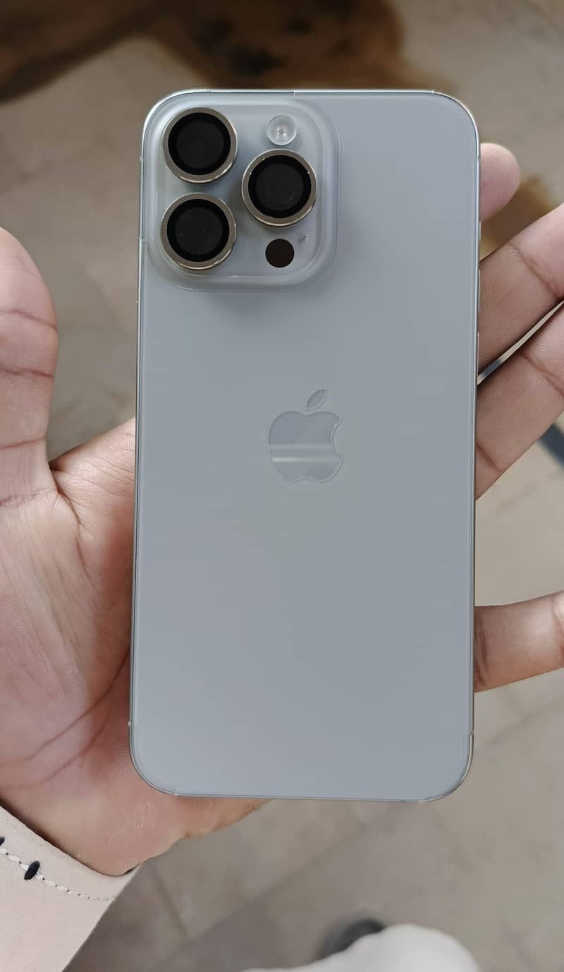 Apple iPhone 15 Pro Max 0