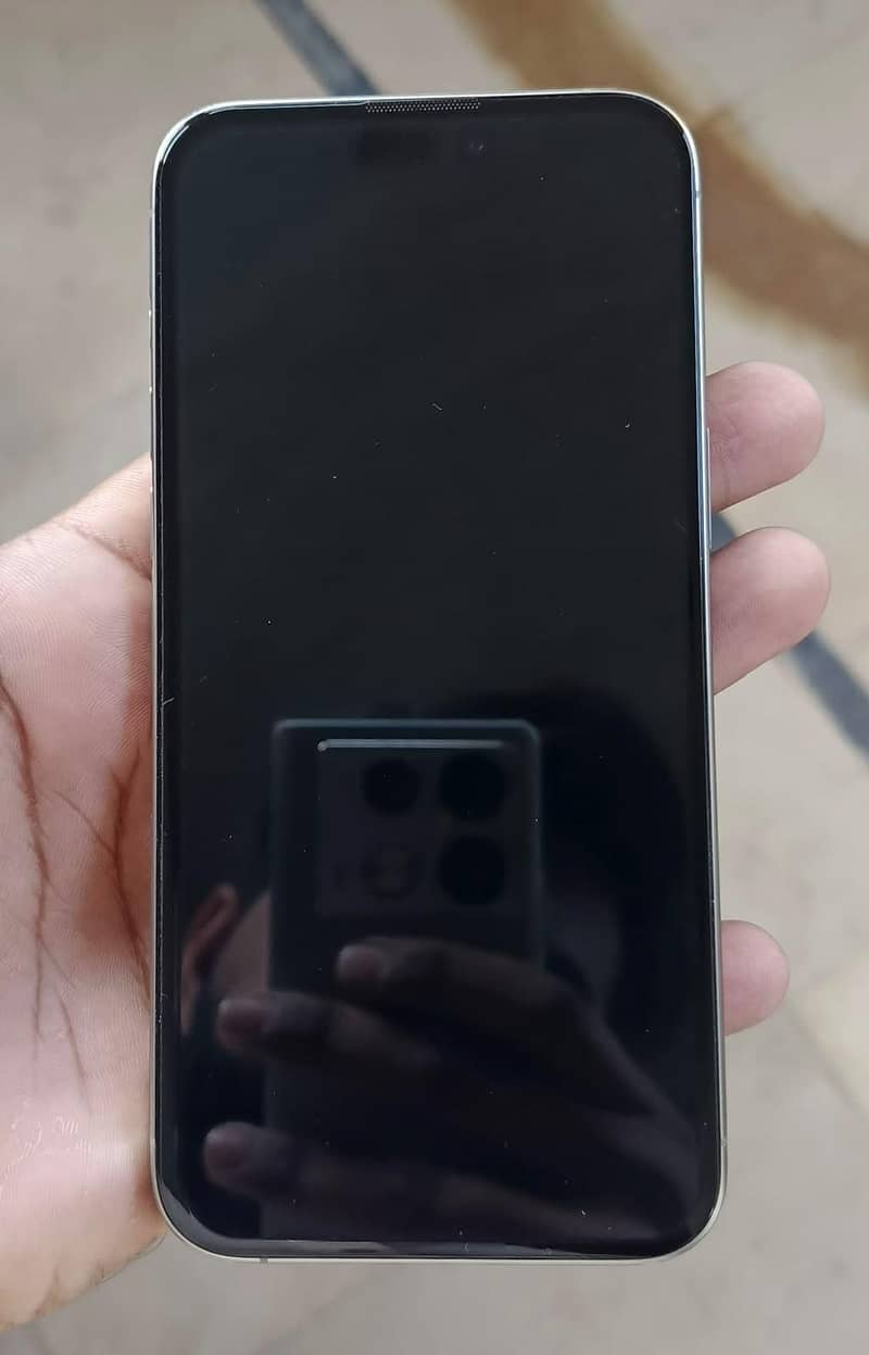 Apple iPhone 15 Pro Max 2