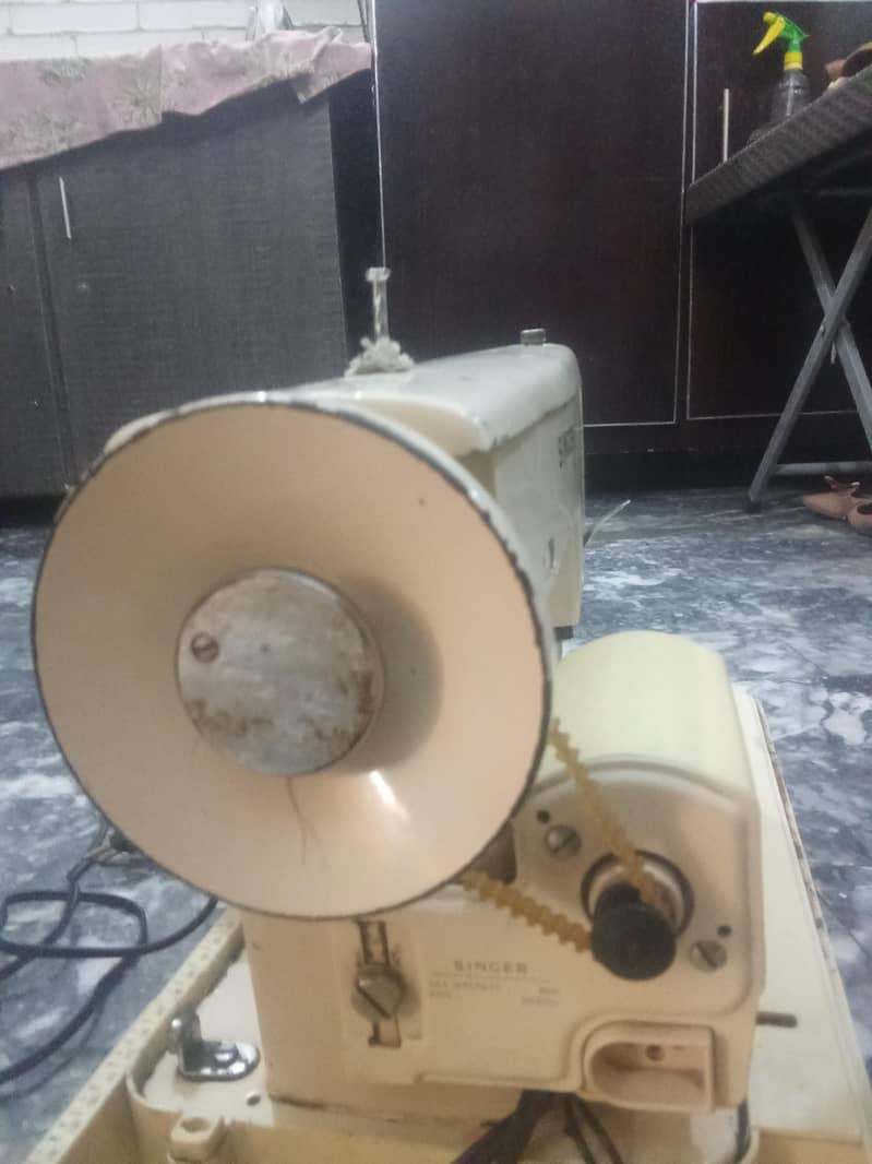 Singer sewing machine 4