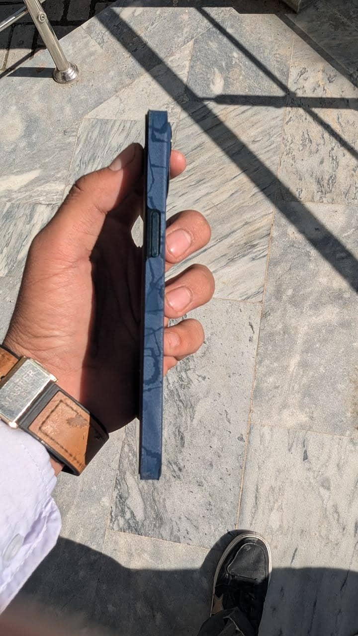Apple iPhone 13 4