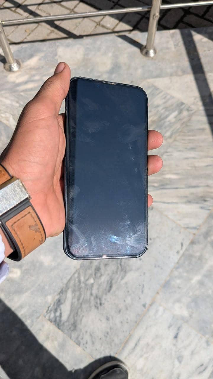 Apple iPhone 13 6