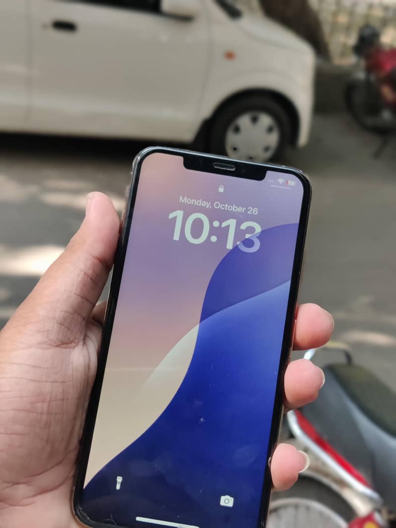 Apple iPhone XS Max 3