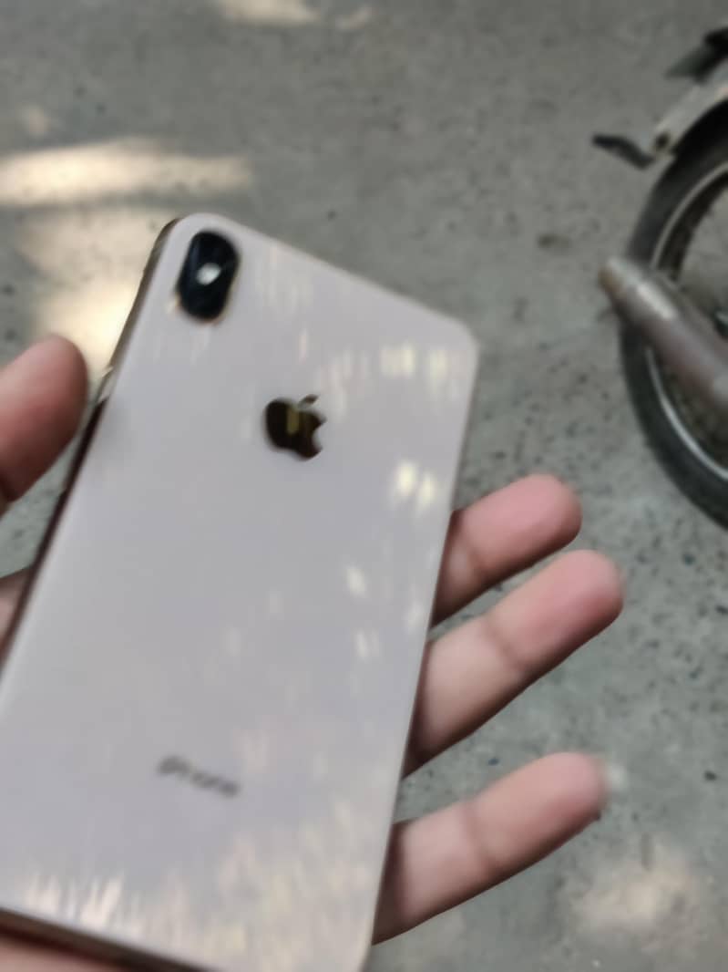 Apple iPhone XS Max 5