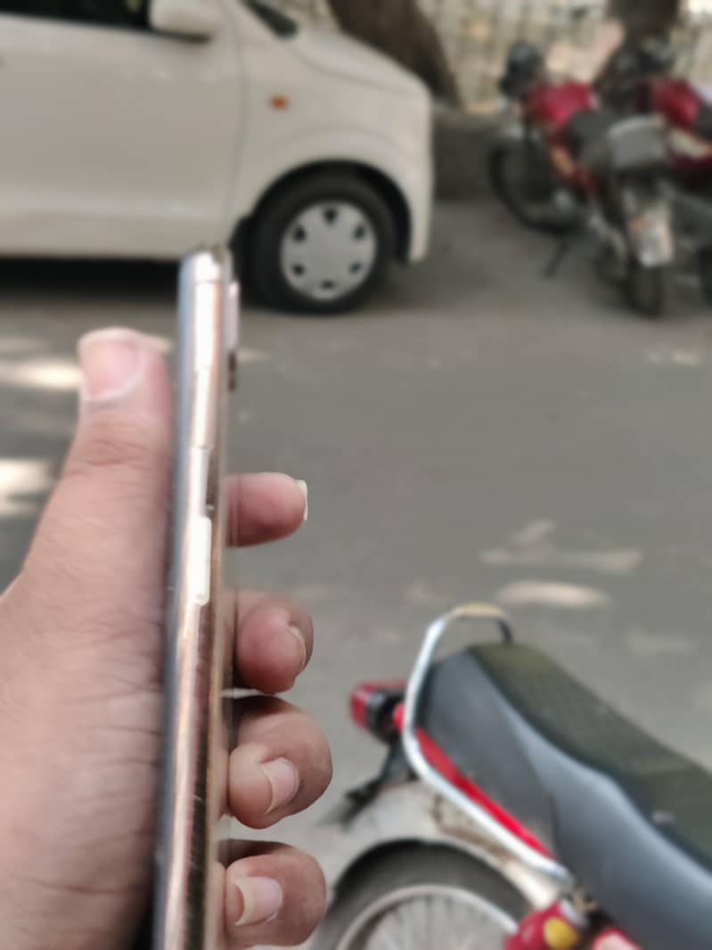 Apple iPhone XS Max 7