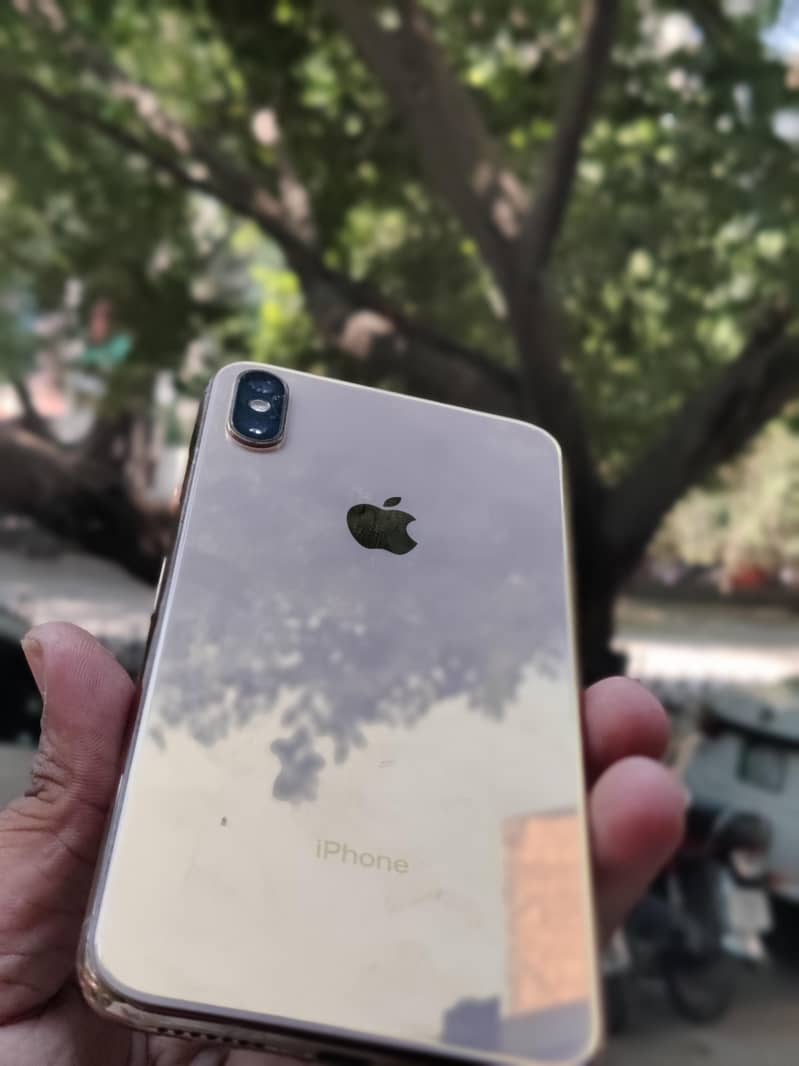 Apple iPhone XS Max 11