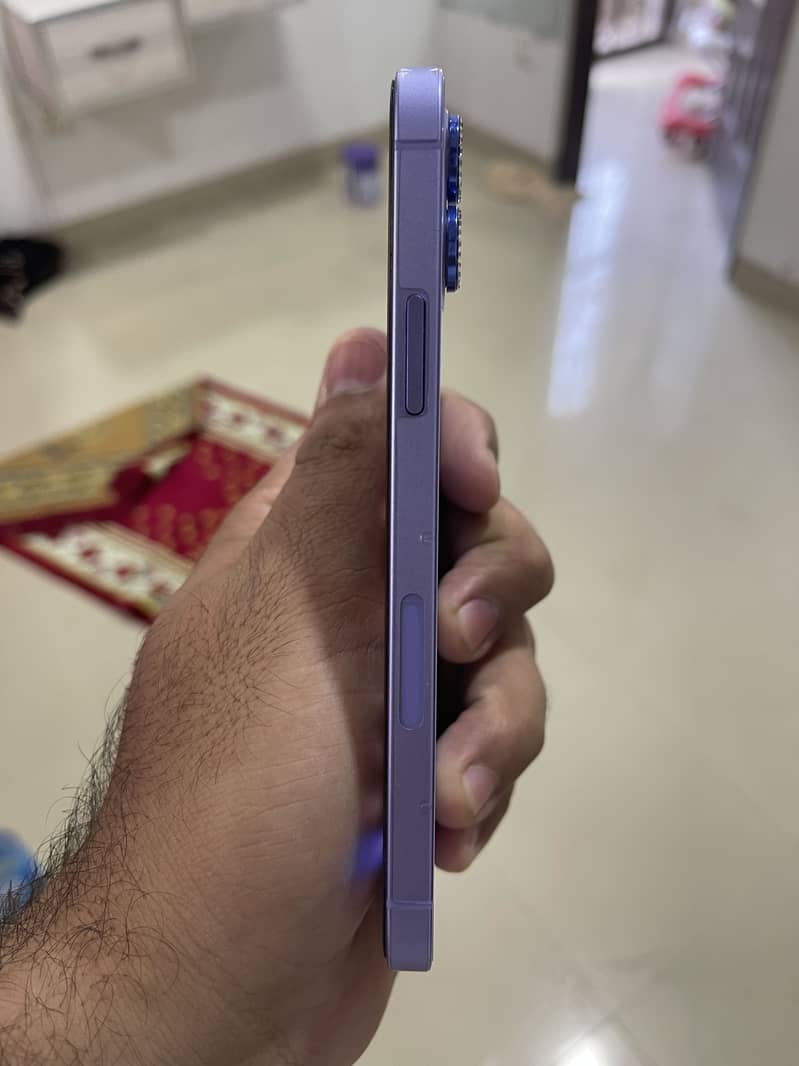Apple iPhone 12 4