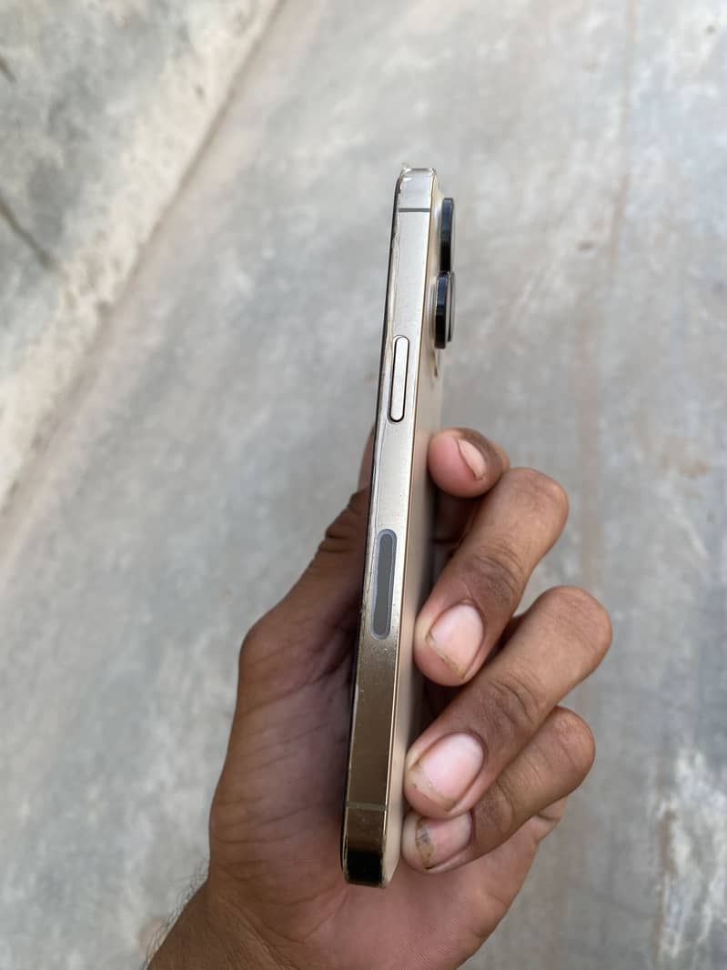 iPhone 13 Pro case need 6