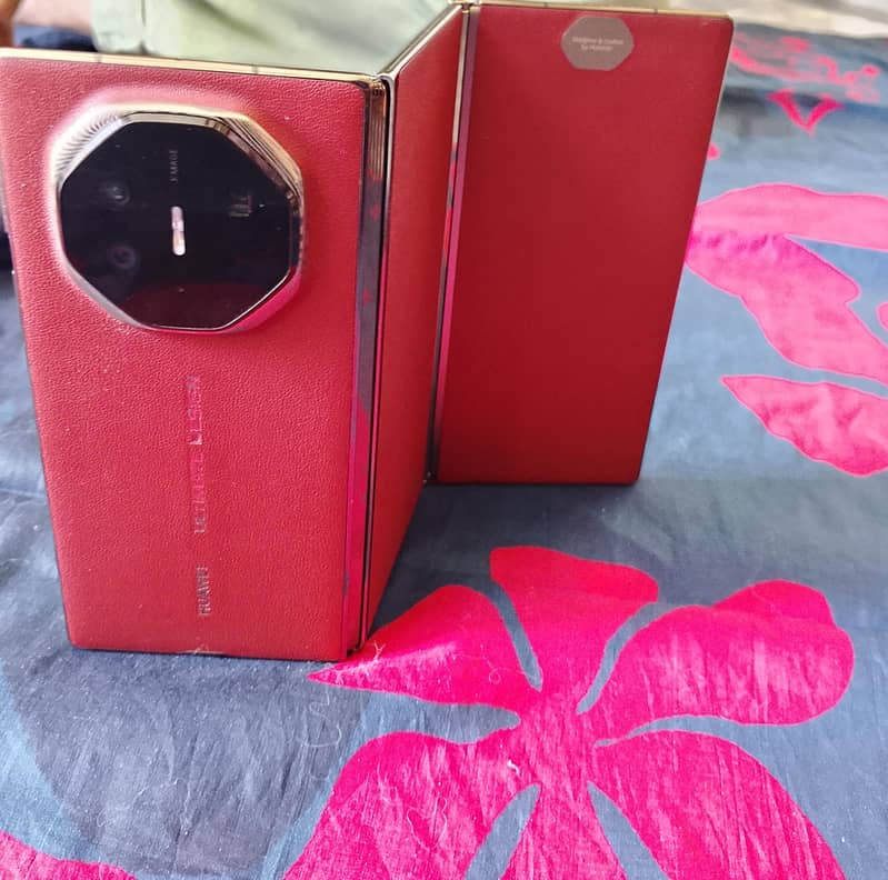 Huawei Mate XT Ultimate 1