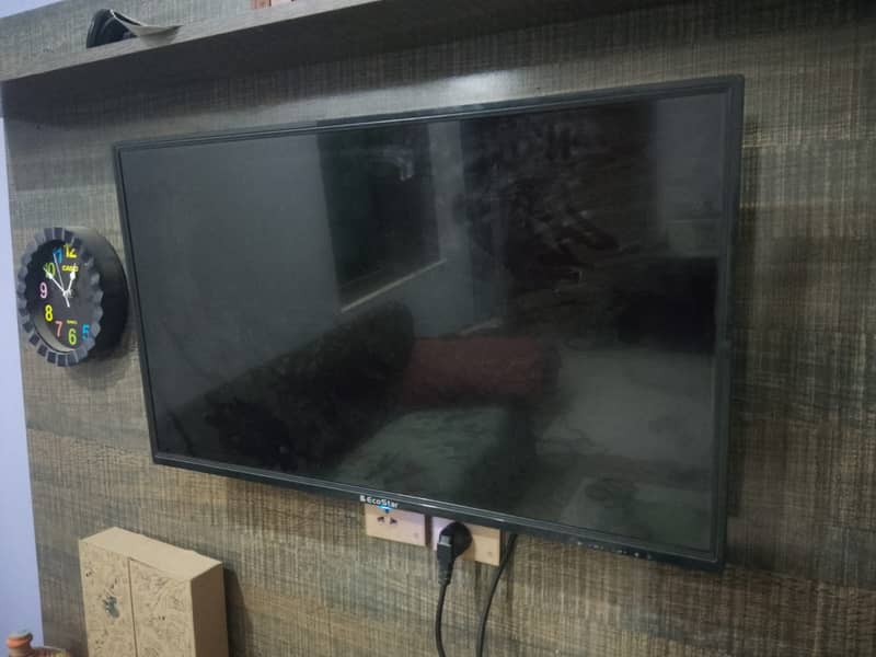 Eco Star 32" LED simple with android device 1