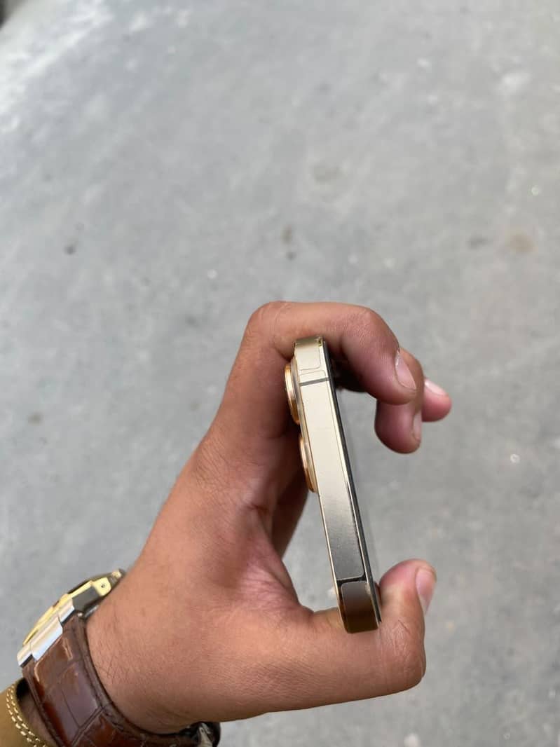 Apple iPhone 13 Pro 4