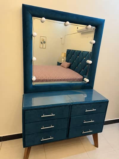 Dressing table
