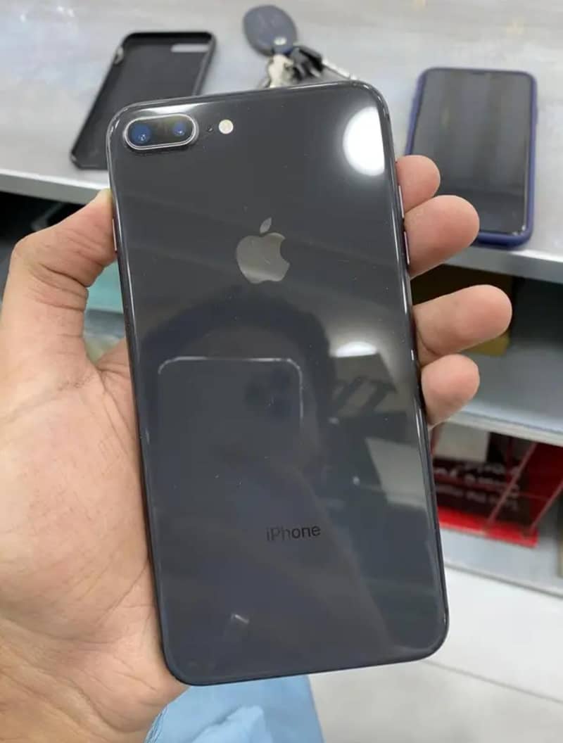 Apple iPhone 8 Plus 3