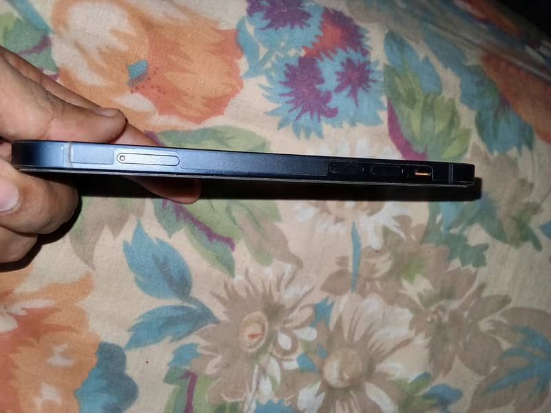 Apple iPhone 12 4