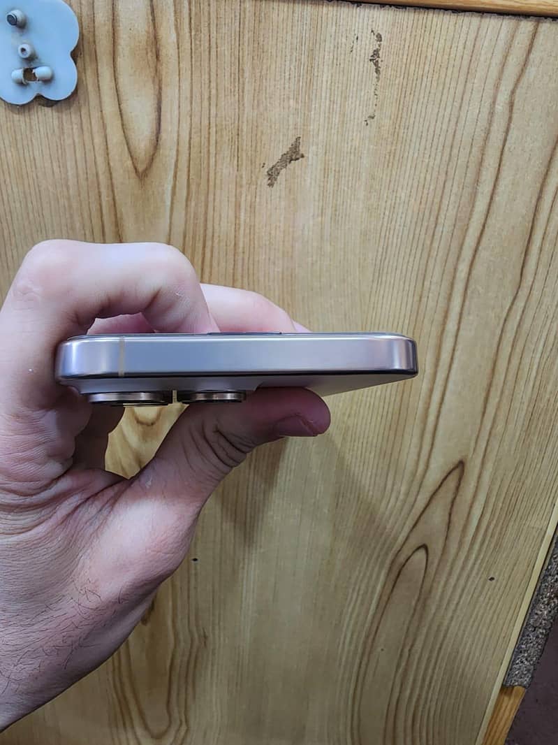 Apple iPhone 16 Pro Max jv 3