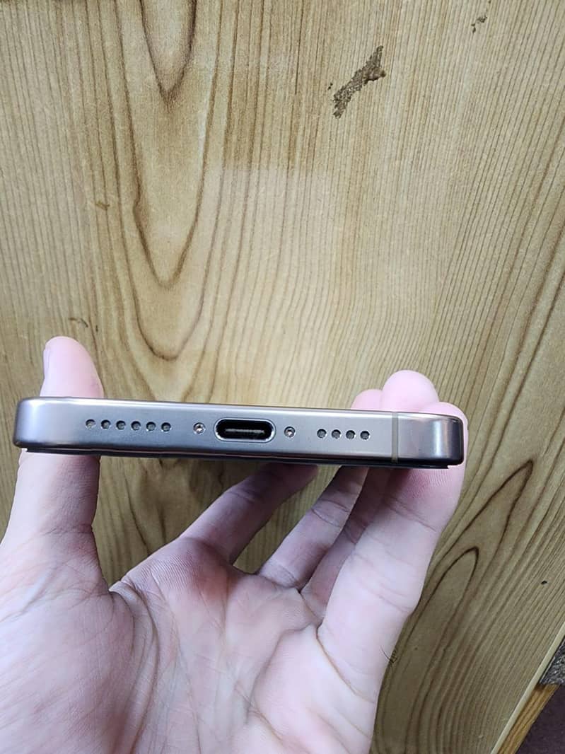 Apple iPhone 16 Pro Max jv 4