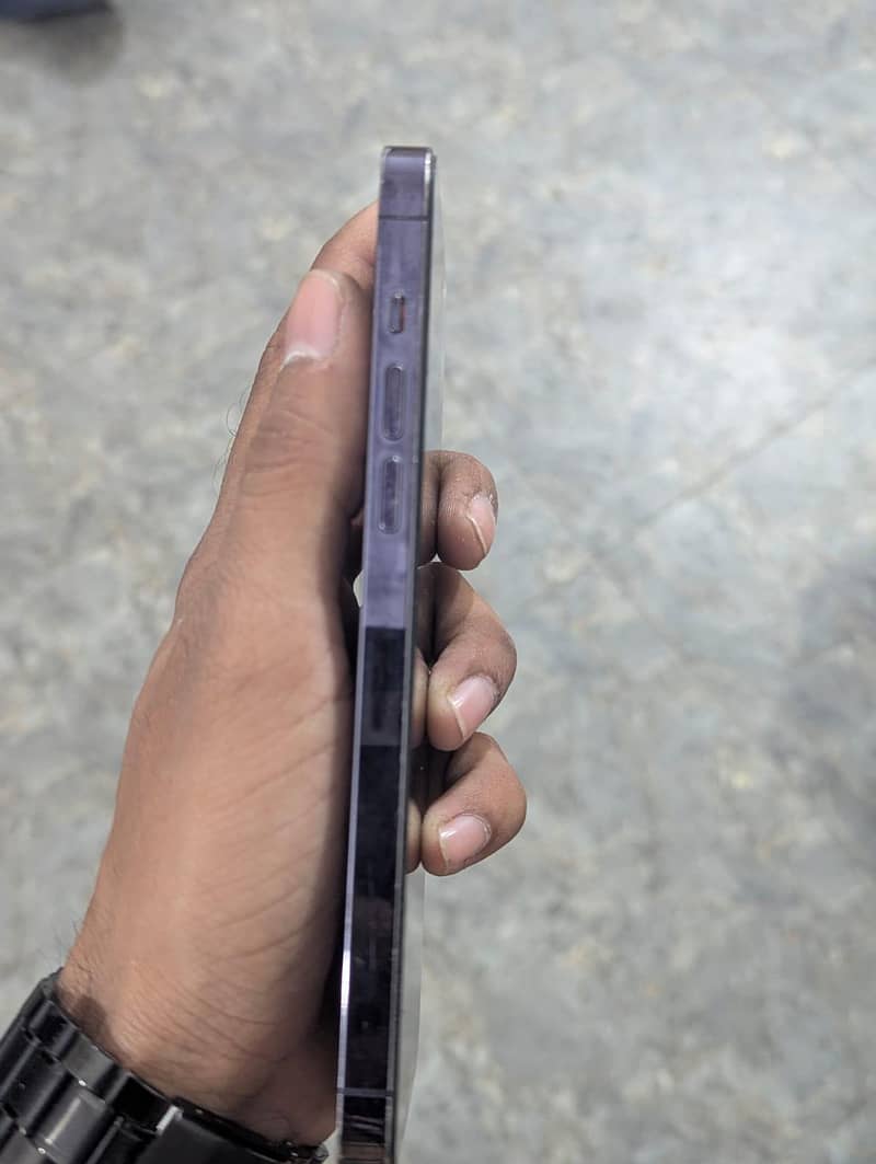 Apple iPhone 14 Pro Max 1