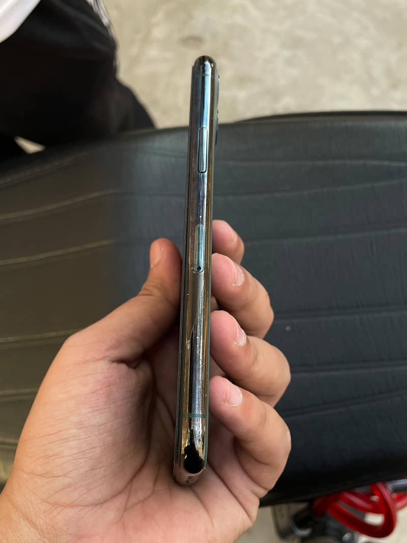 Apple iPhone 11 Pro 2