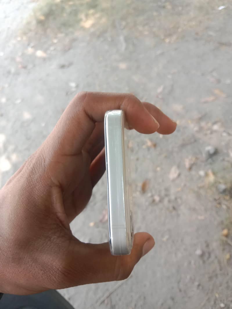 Apple iPhone 12 2