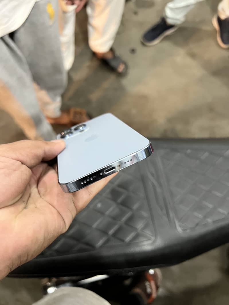 Apple iPhone 13 Pro 2