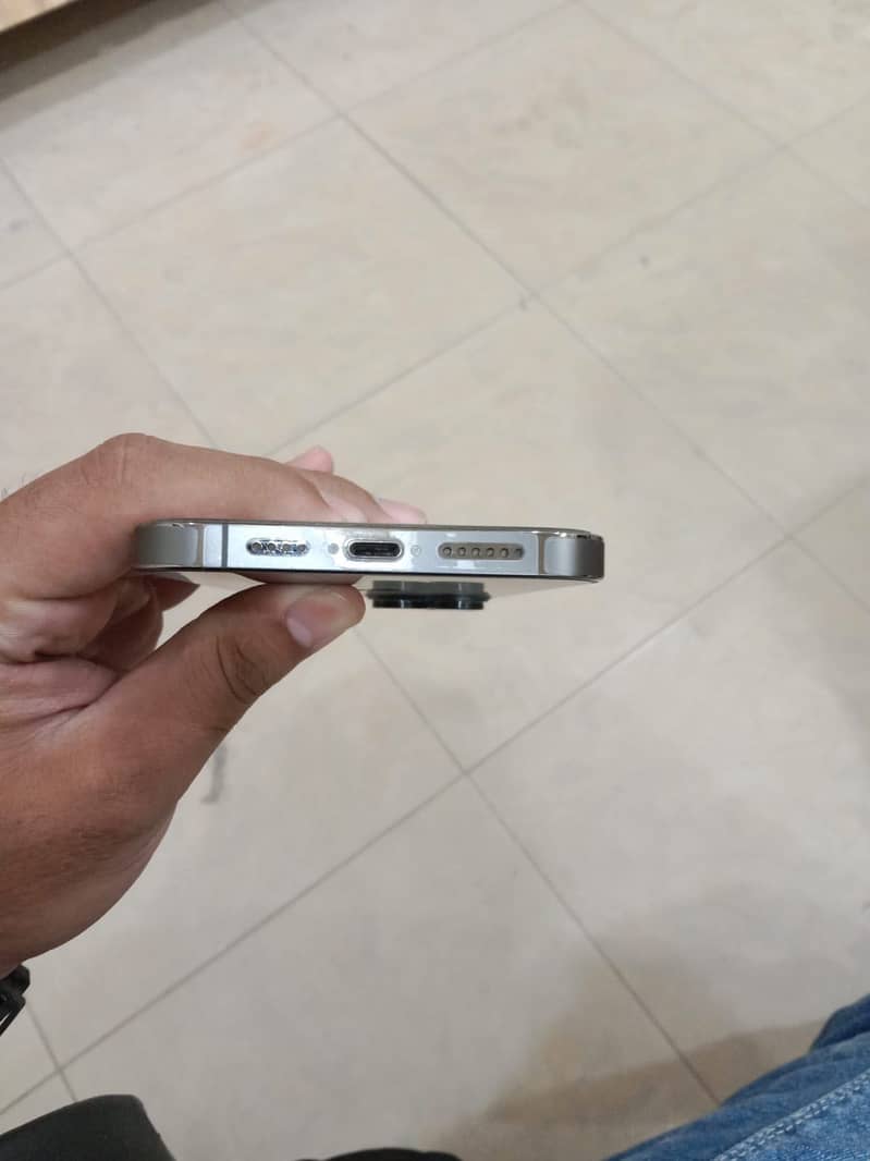 Apple iPhone 13 Pro Max 1