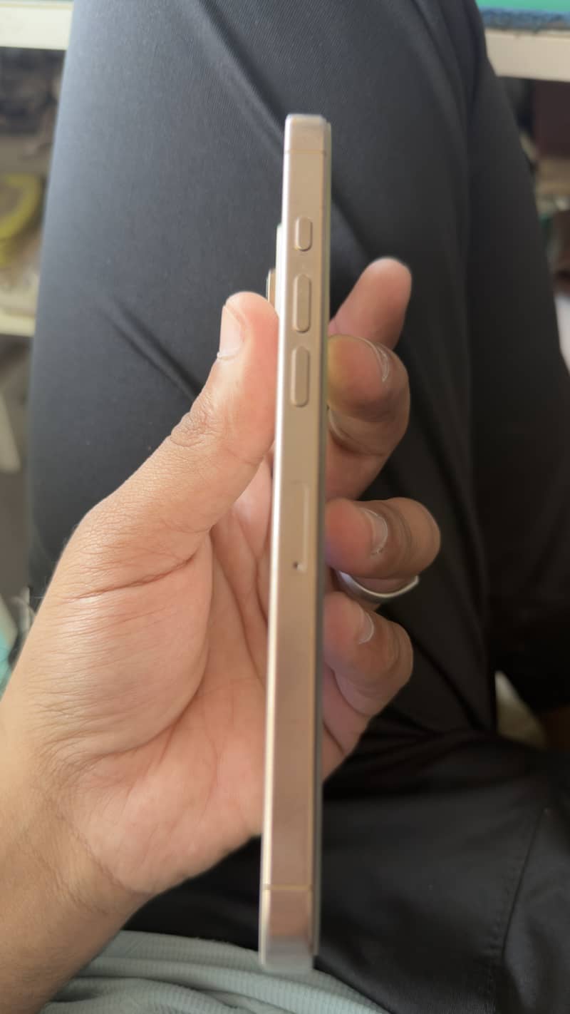 Apple iPhone 16 Pro Max 6