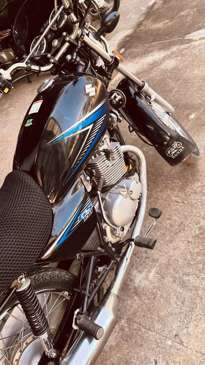 SUZUKI GS 150 MODEL 2025