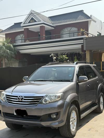 Toyota Fortuner 2.7 4x4 2013 Model Petrol.