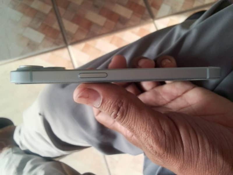 Apple iPhone 15 2