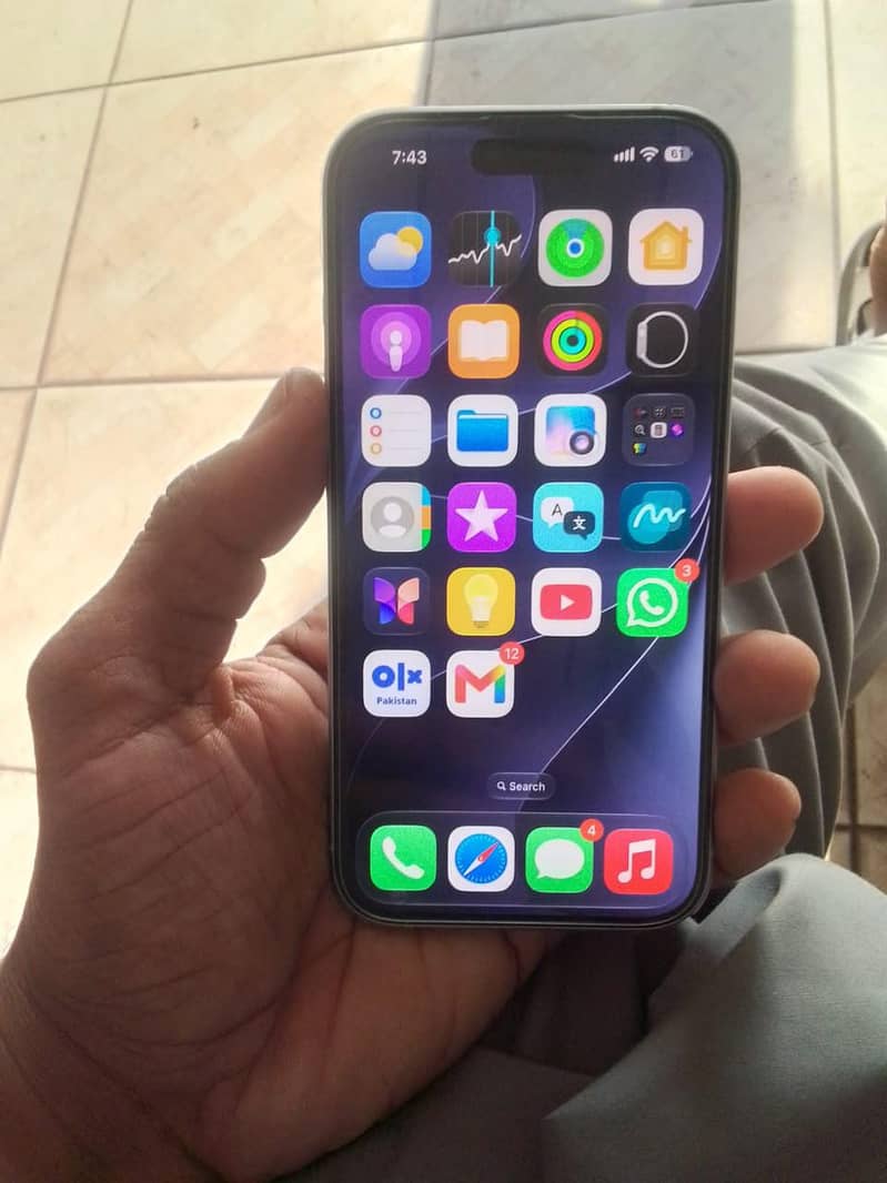 Apple iPhone 15 4