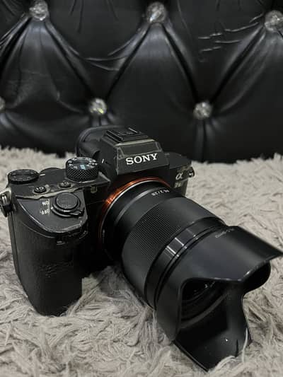 Sony a7iii with 28mm f2 10/10 condition