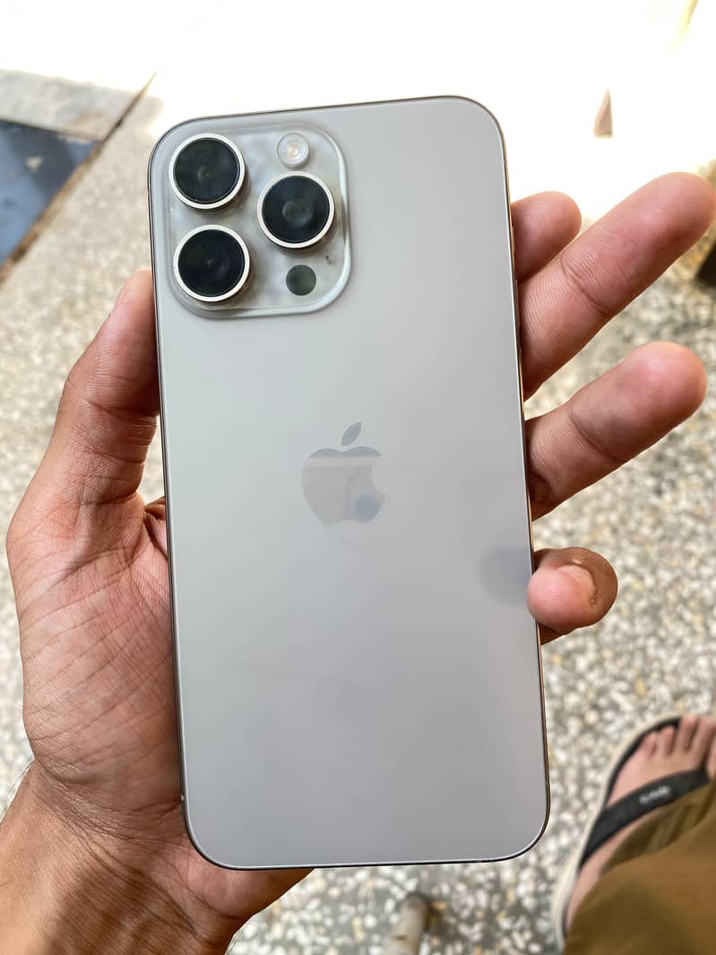 Apple iPhone 15 Pro Max 1