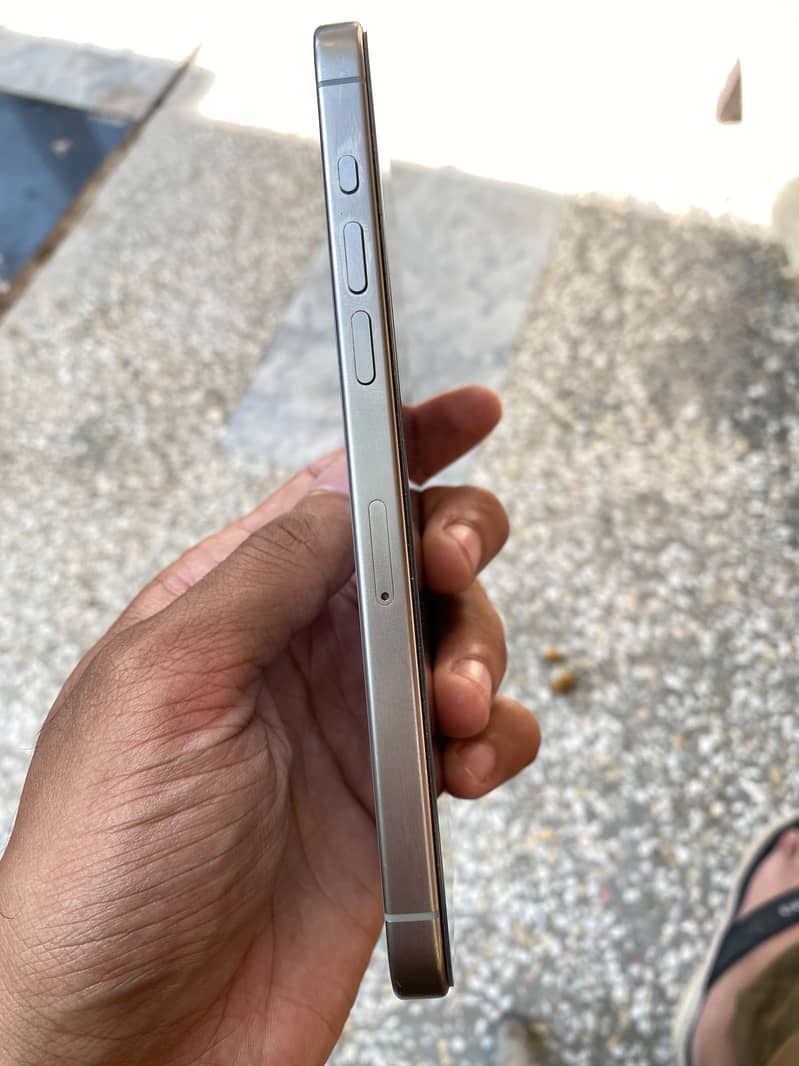 Apple iPhone 15 Pro Max 2