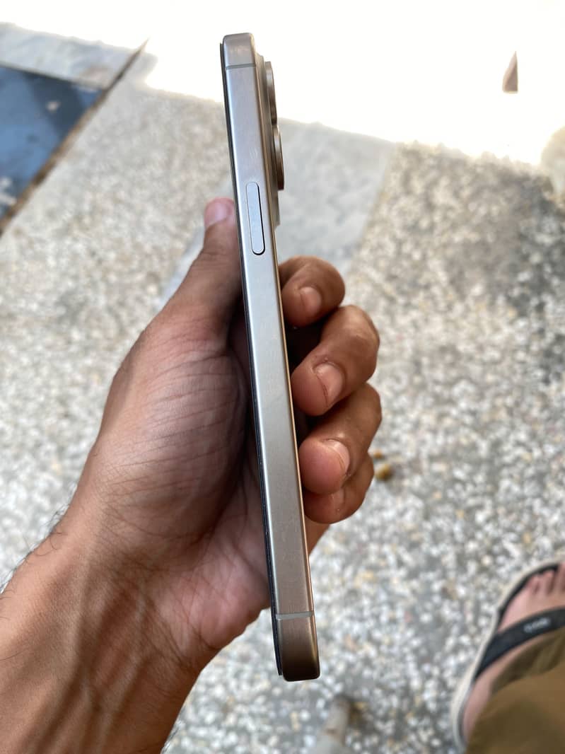 Apple iPhone 15 Pro Max 3