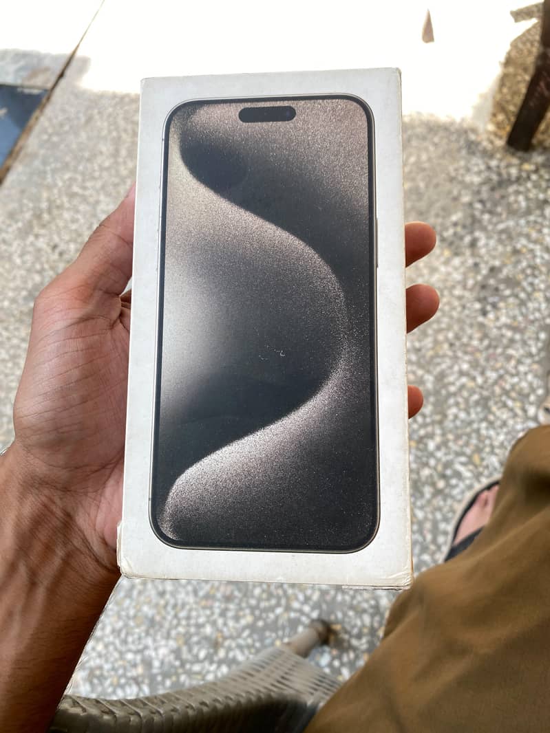 Apple iPhone 15 Pro Max 4
