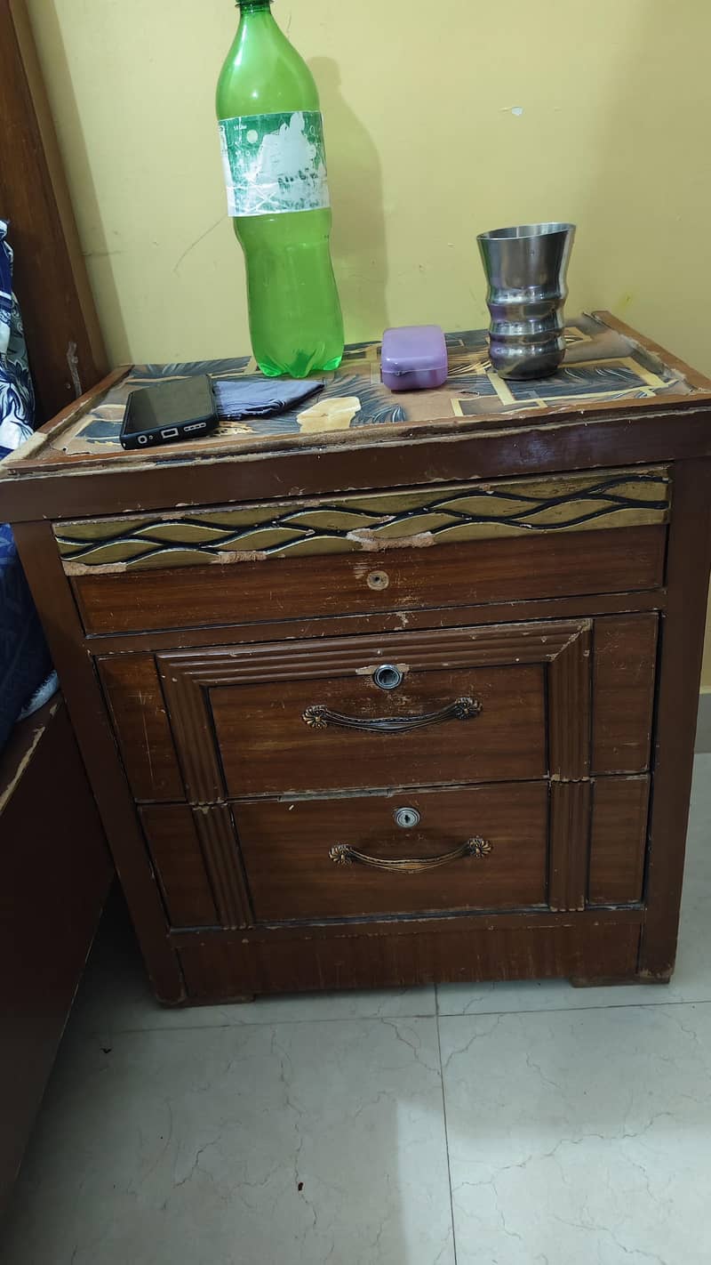 King Bed Size With Side table 1