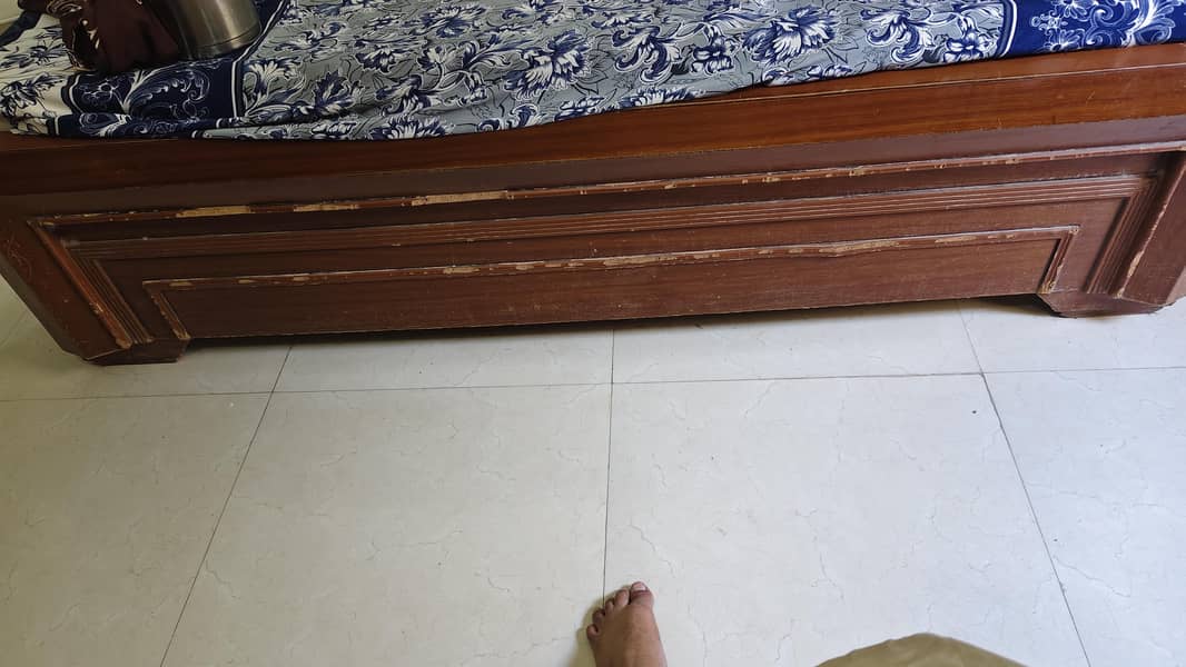 King Bed Size With Side table 3