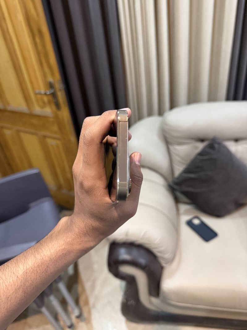 Apple iPhone 13 Pro 4
