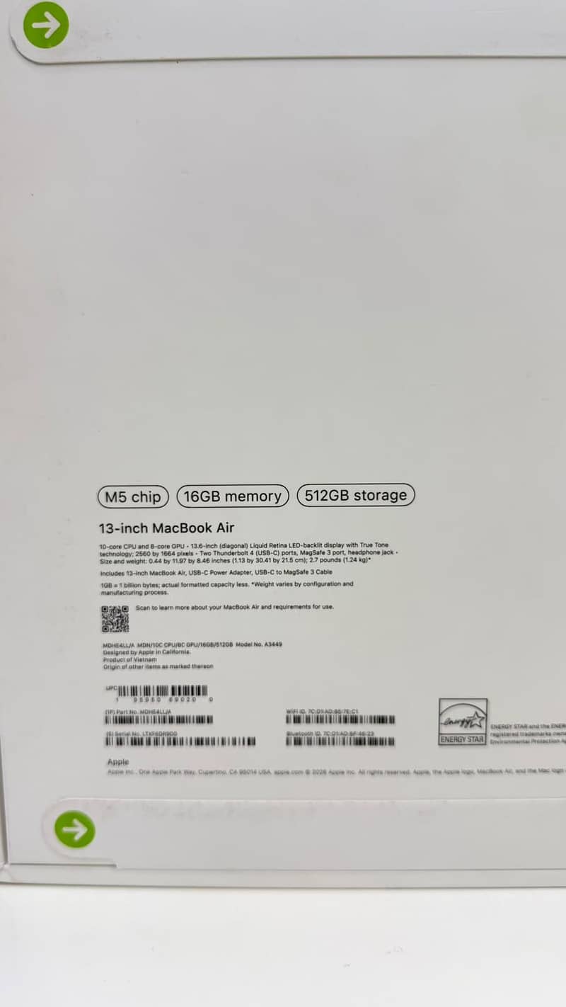 **Apple MacBook Air (M5)** 4
