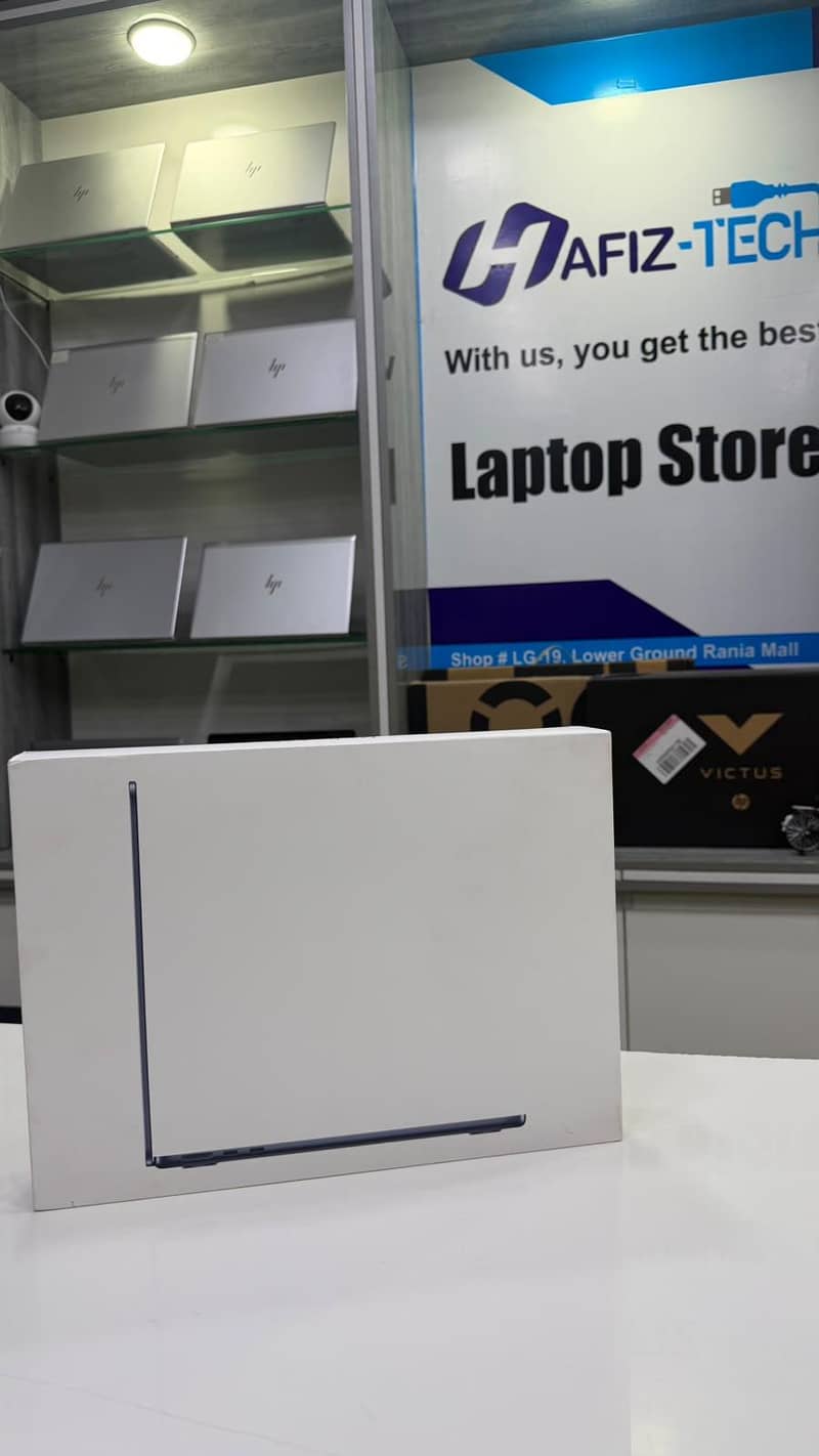 **Apple MacBook Air (M5)** 5