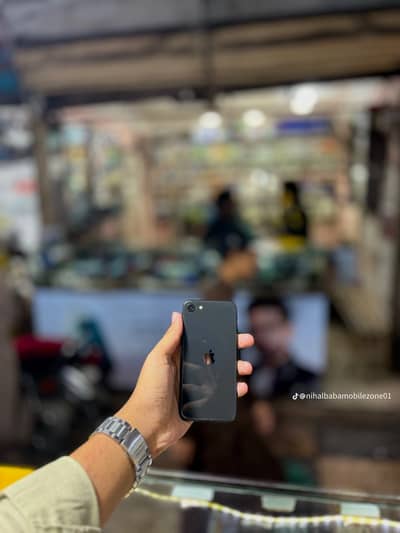 iPhone SE 128 gb WhatsApp number 03454724137