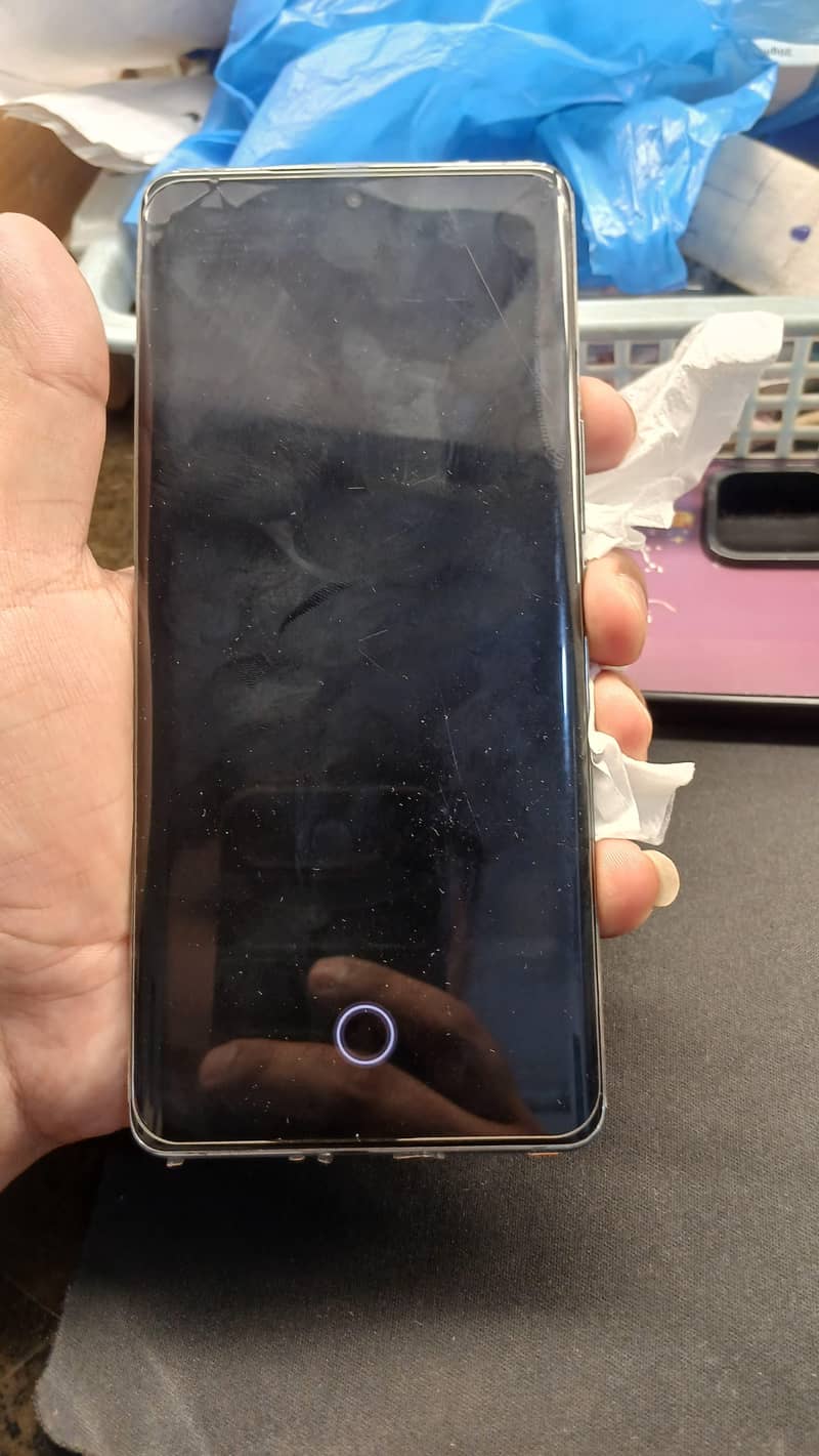Vivo V30 1